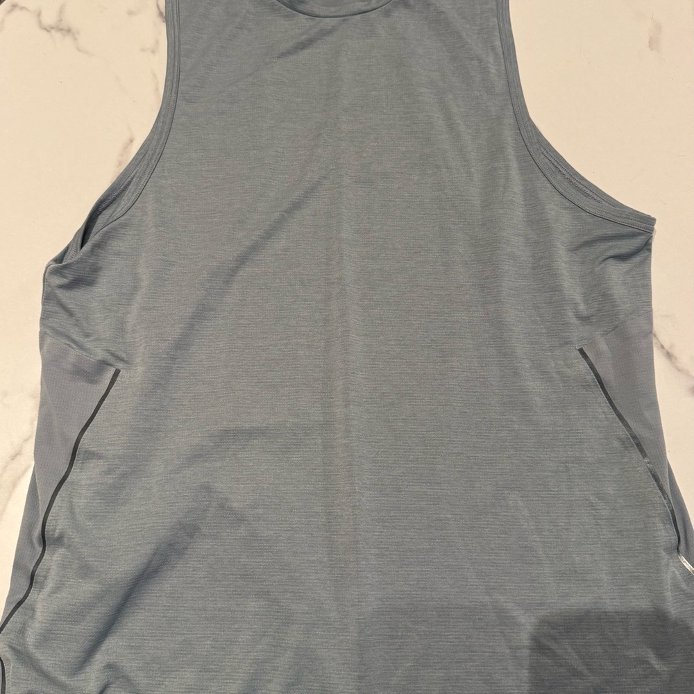 LuluLemon Men’s Gray Sleeveless Athletic Tank Top